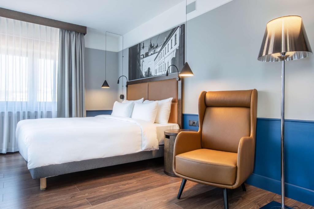 Двухместный (Улучшенный номер с балконом), Отель Sheraton Prague Charles Square Hotel