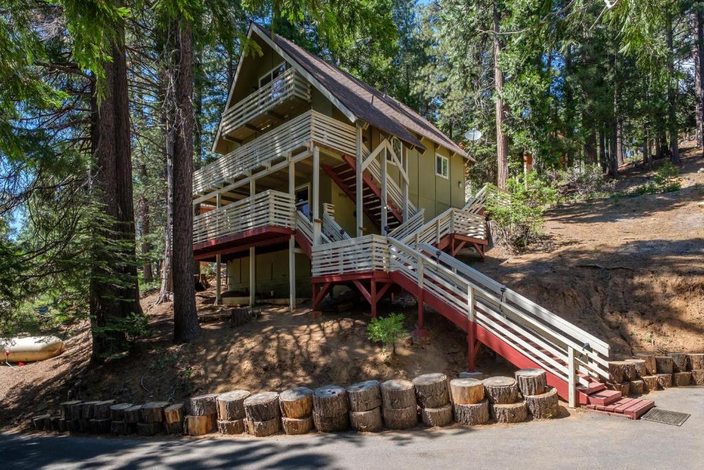 Yosemite Hideaway A photo 1
