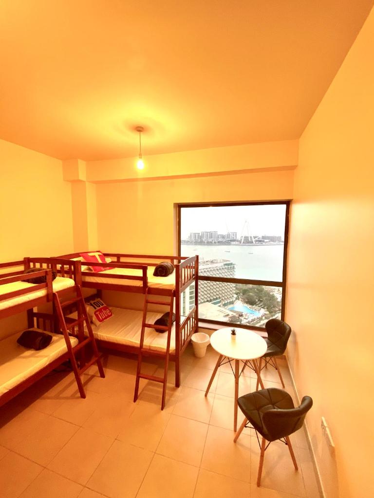 Номер (Односпальная кровать в общем номере с 6 кроватями), Хостел Bombay Backpackers DXB