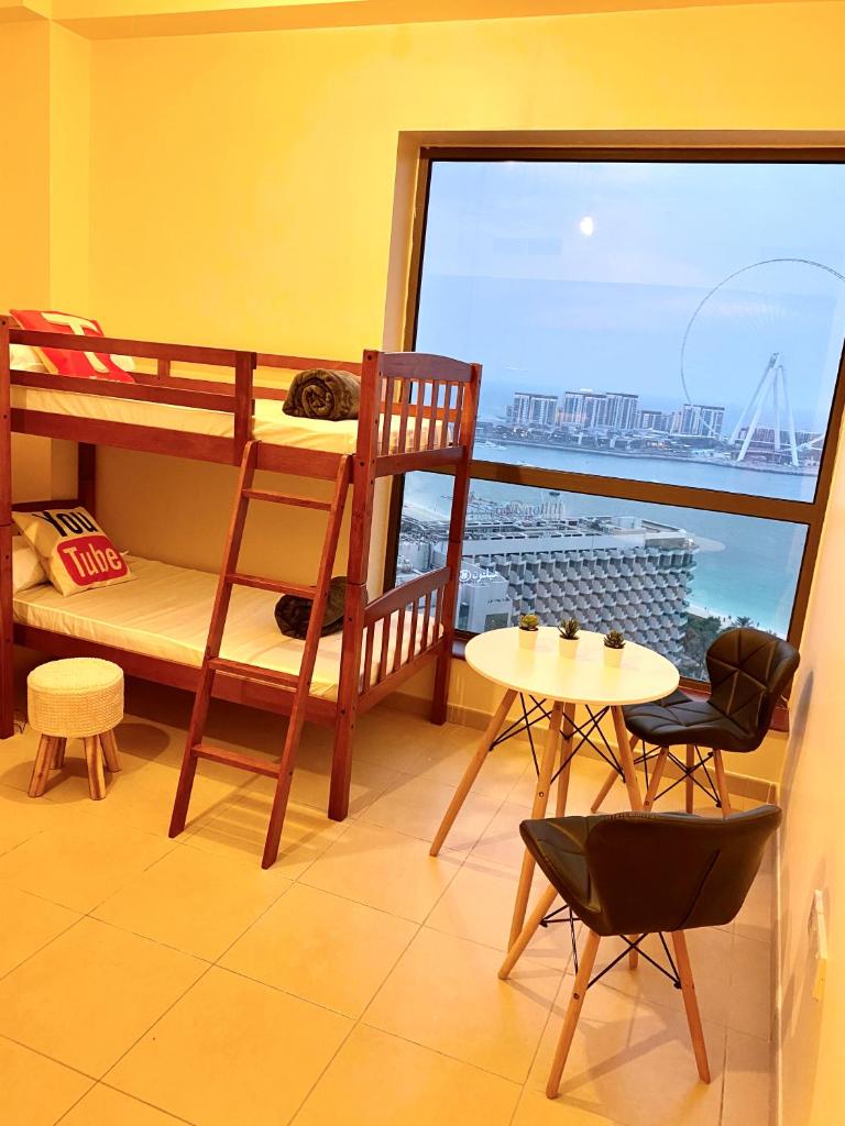 Номер (Односпальная кровать в общем номере с 6 кроватями), Хостел Bombay Backpackers DXB