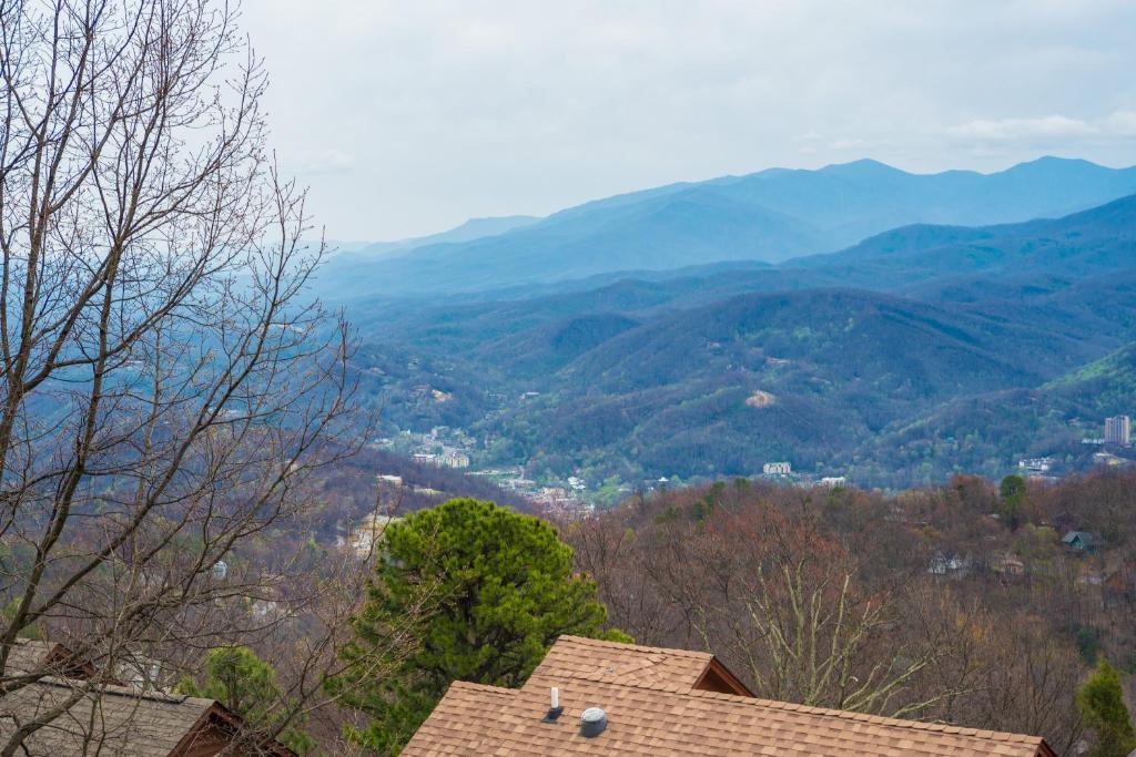 Gatlinburg Summit Condo #6208 photo 1
