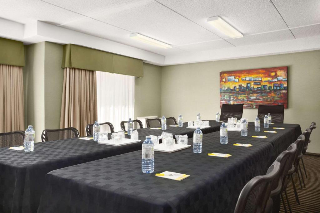 Days Inn by Wyndham Miramichi NB photo 1