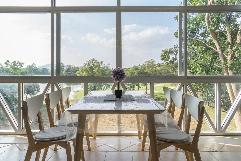 Golf View Suite Private Apartment Khao Yai