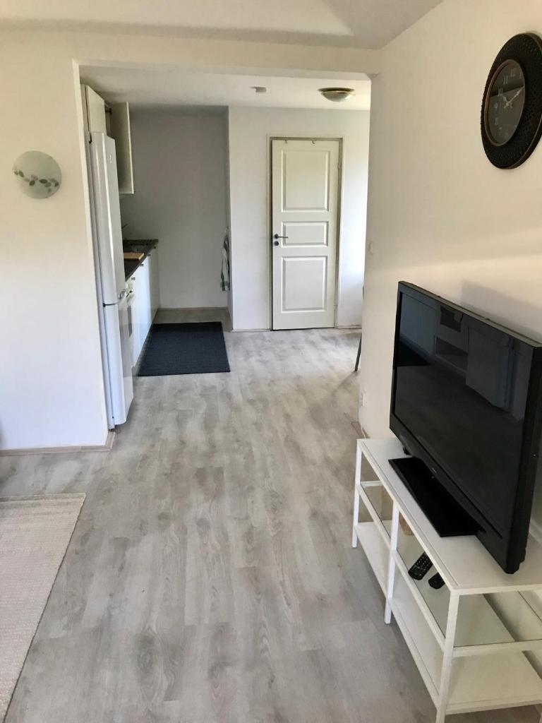 Rymlig lägenhet i avdelat hus med egen parkering photo 4