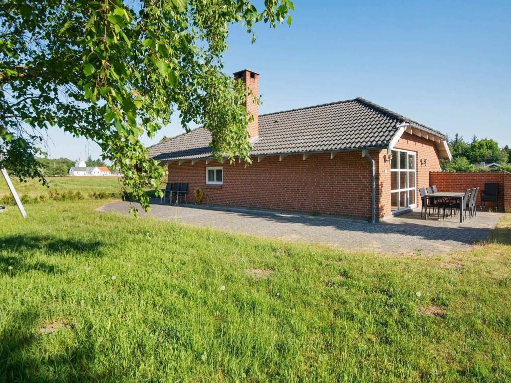 8 person holiday home in R m photo 1