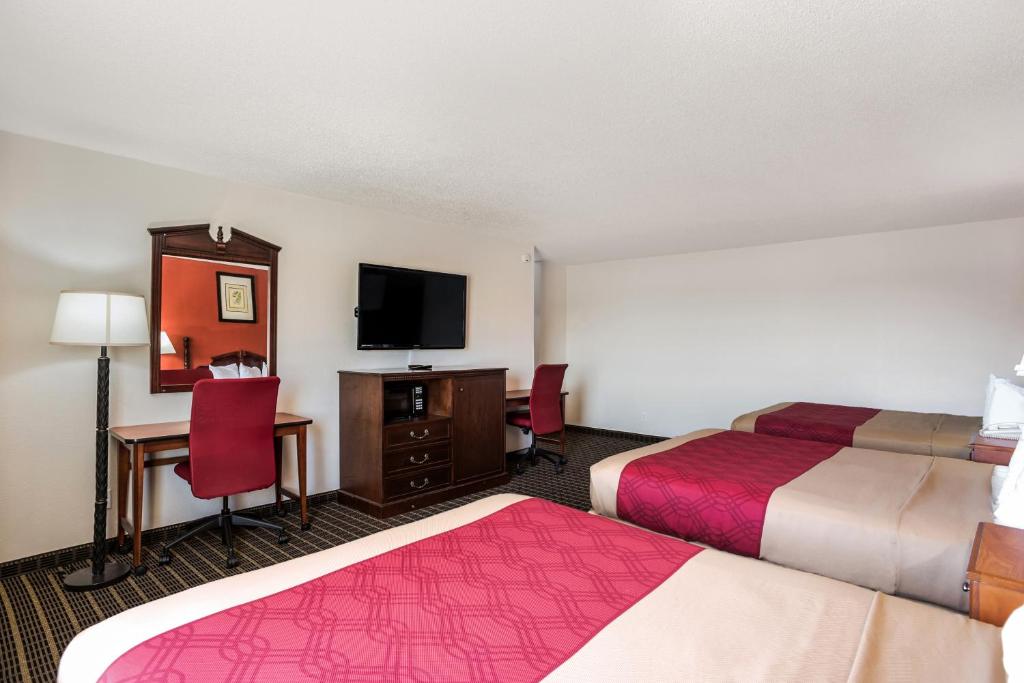 Rodeway Inn Cedar Rapids photo 4
