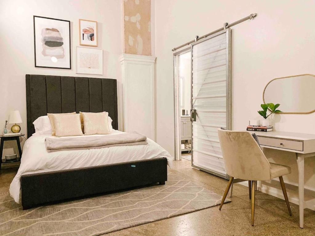 Cozy Downtown Loft photo 1