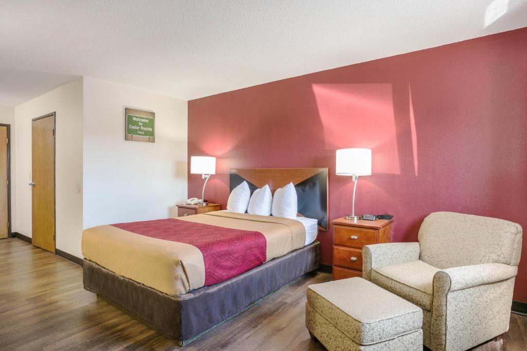 Econo Lodge Airport photo 3