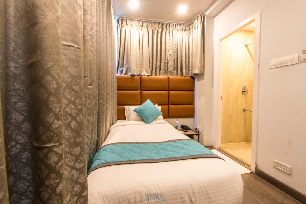 Одноместный (Одноместный номер с собственной ванной комнатой), Caramel Hotels