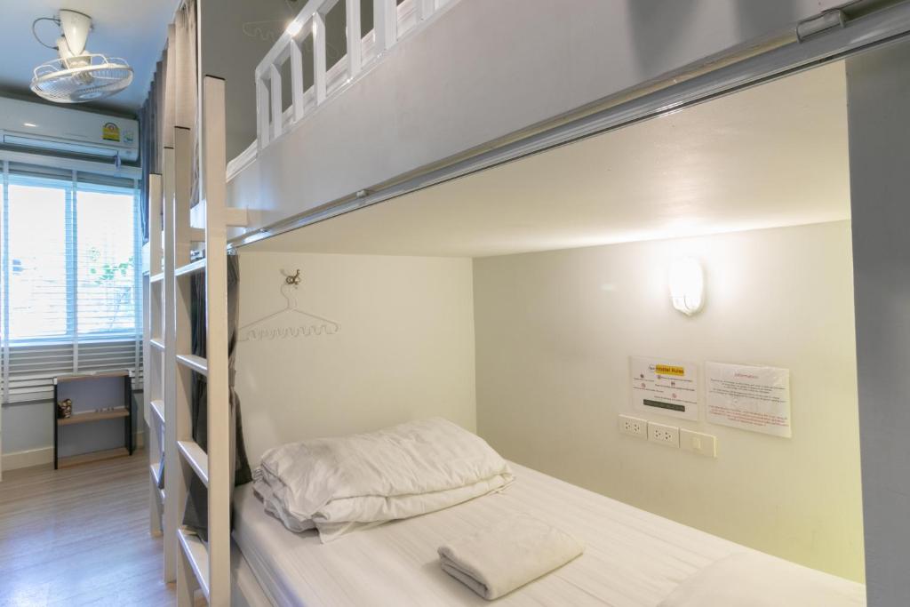 Номер (Кровать в общем 8-местном номере для мужчин и женщин), Ratana Boutique Hostel