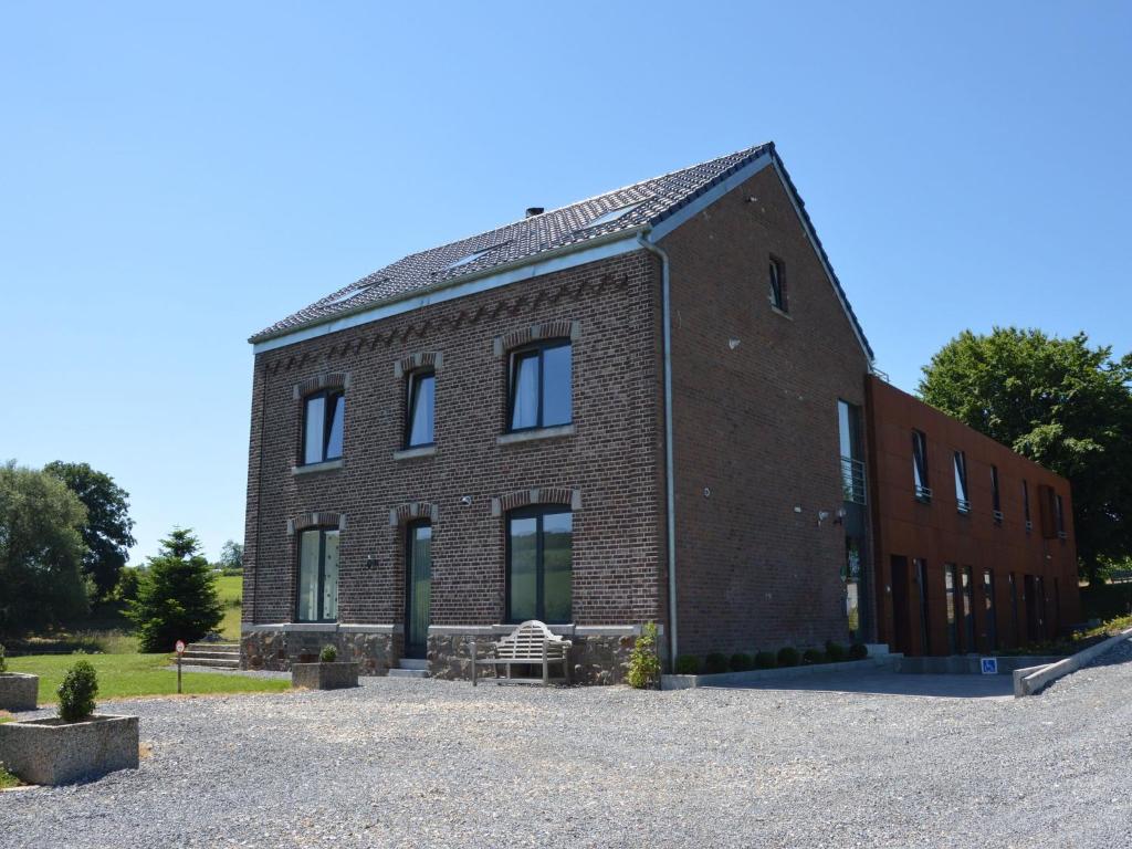 Superb Holiday Home with Barbecue photo 4