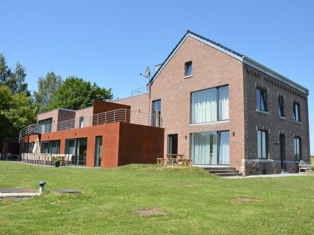 Superb Holiday Home with Barbecue photo 1