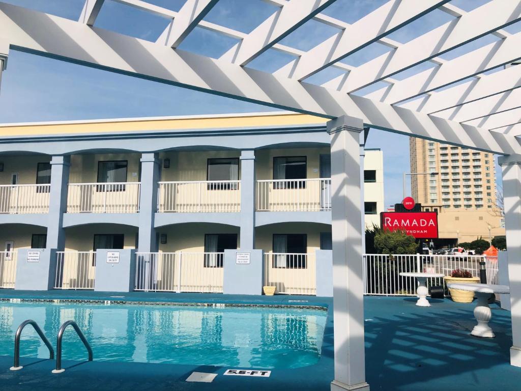 Ramada by Wyndham Virginia Beach photo 2