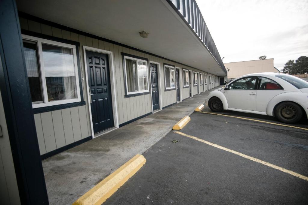 Pacific Inn photo 2