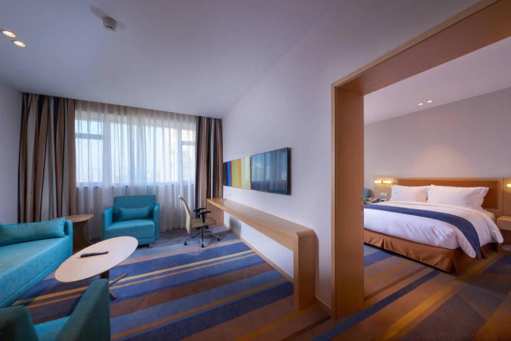 Сьюит (Люкс Holiday Inn Express), Holiday Inn Express Shanghai Zhenping