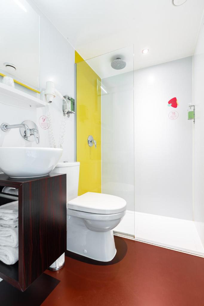 Двухместный (Большой двухместный номер с 1 кроватью), Qbic Hotel WTC Amsterdam