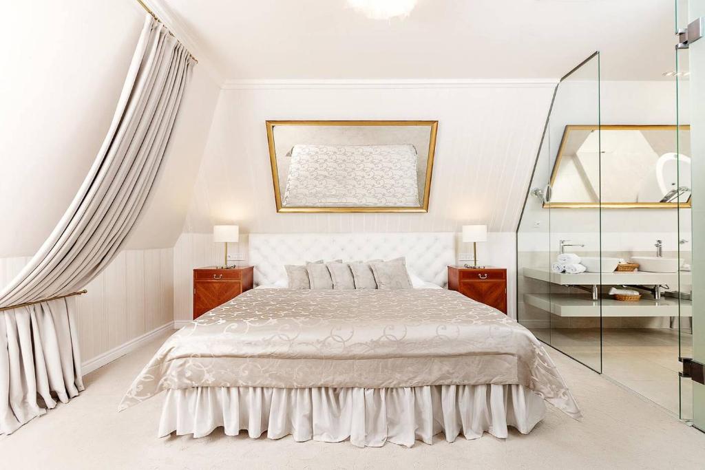 Сьюит (Роскошный люкс с видом на город), Отель Hoffmeister & Spa