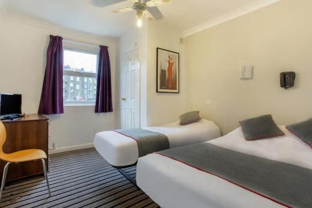 Enrico Hotel Room Type - Standard Triple Room