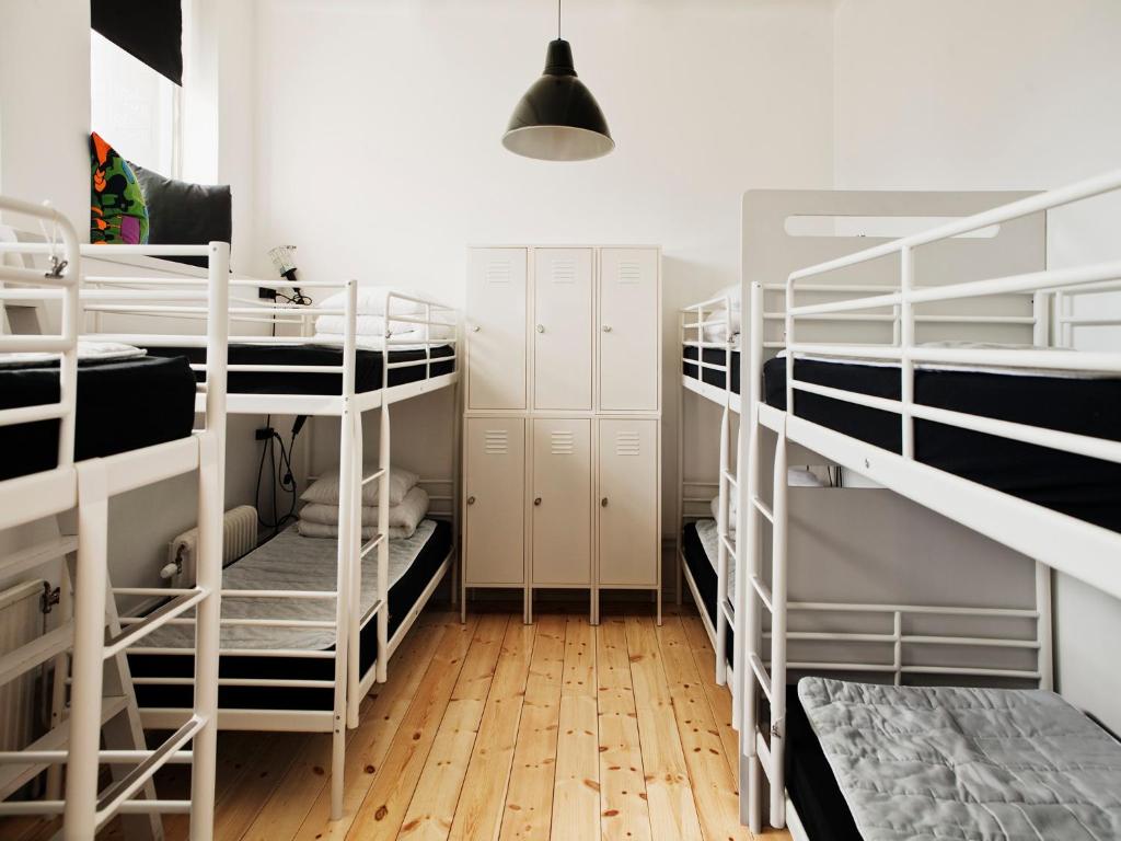 Номер (Кровать в общем 8-местном номере), City Backpackers Hostel