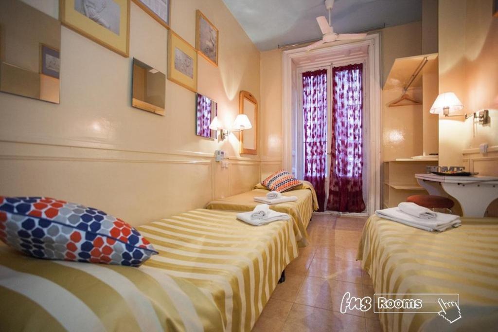 Hostal La Fontana - Tap to explore photos