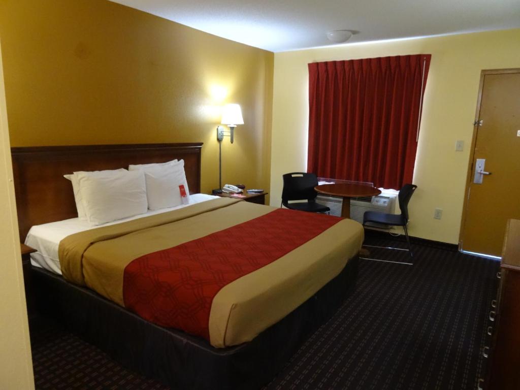 Econo Lodge Fredericksburg near I-95 photo 1