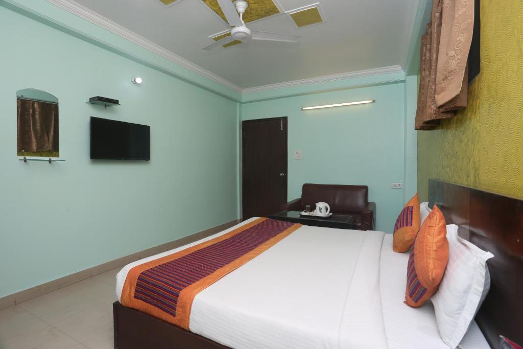 Двухместный (Двухместный номер Делюкс с 1 кроватью), HOTEL GREEN PALACE Delhi Airport