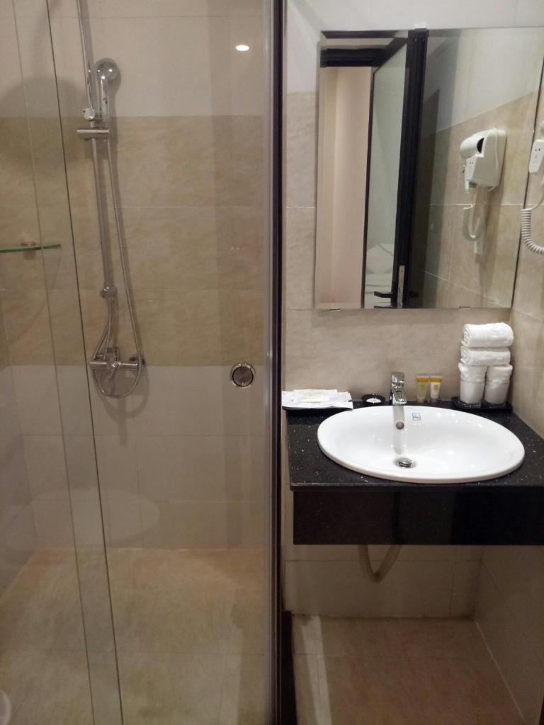 Lan Anh Hotel - Tap to explore photos