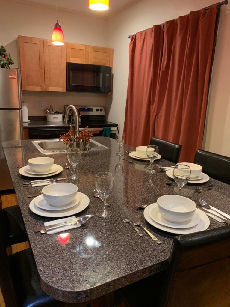 Cozy 4 Bedroom Home Accommodates 10 in Niagara USA photo 1