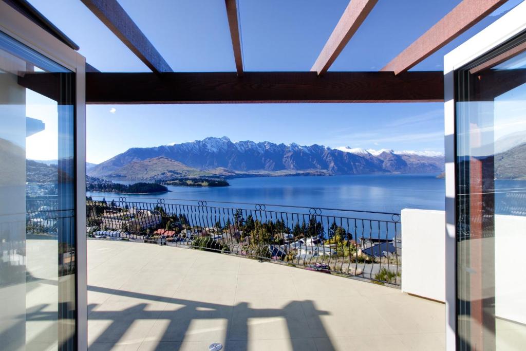 Belvedere Breath Taking Lake & Mountain Views photo 3