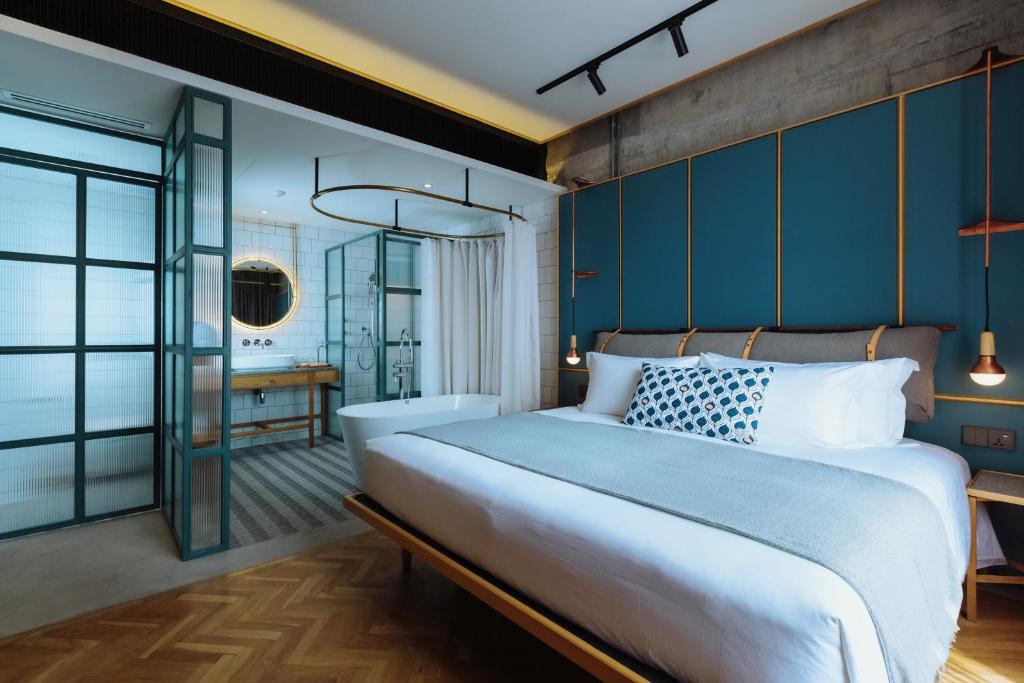 Двухместный (Room to Read), KLoe Hotel