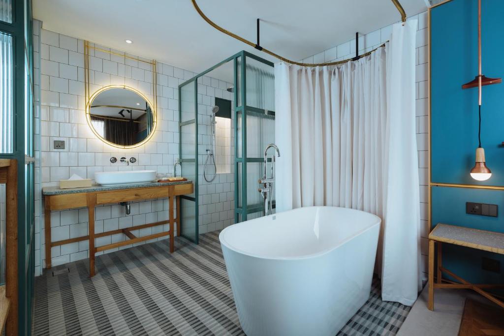 Двухместный (Room to Read), KLoe Hotel