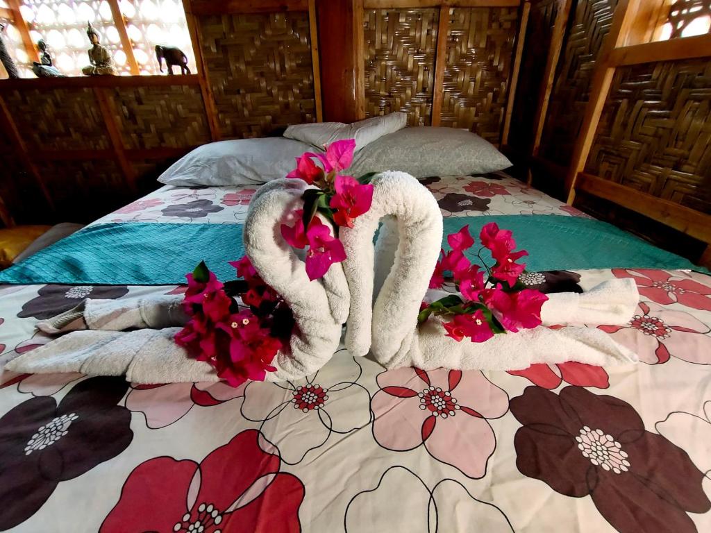 MJ Room Rental Mahogany photo 4