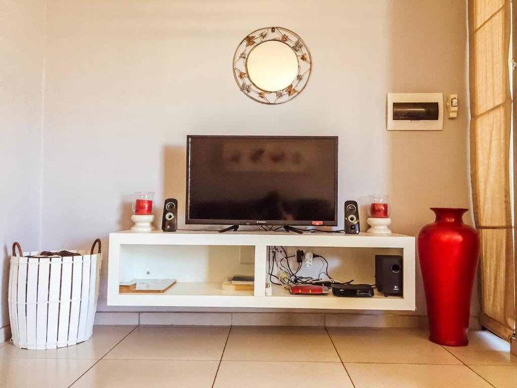 Elegant Apartment at Grove Mall photo 2