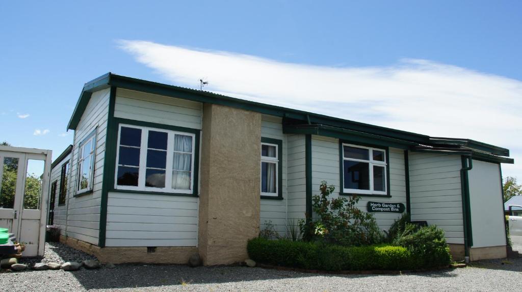 Pinedale Lodge & Apartment photo 1