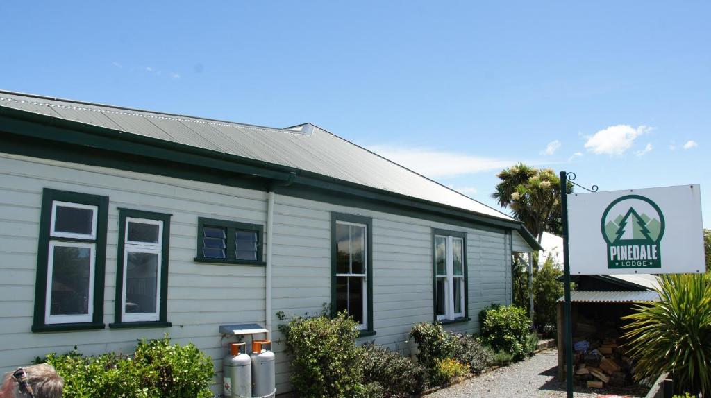 Pinedale Lodge & Apartment photo 2