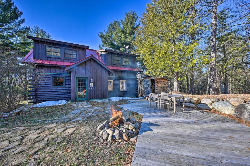 Grand Log Cabin with Hot Tub - 4 Miles to Whiteface!