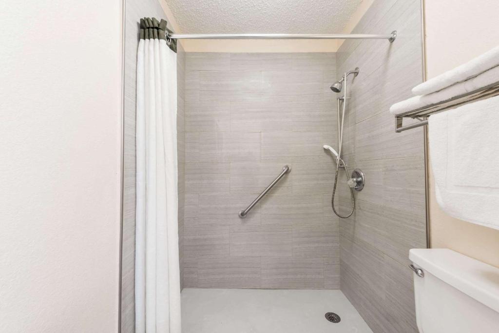 Super 8 by Wyndham Waco/Mall area TX photo 4