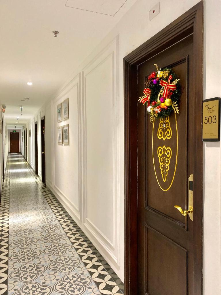 Dong Duong Hotel & Suites