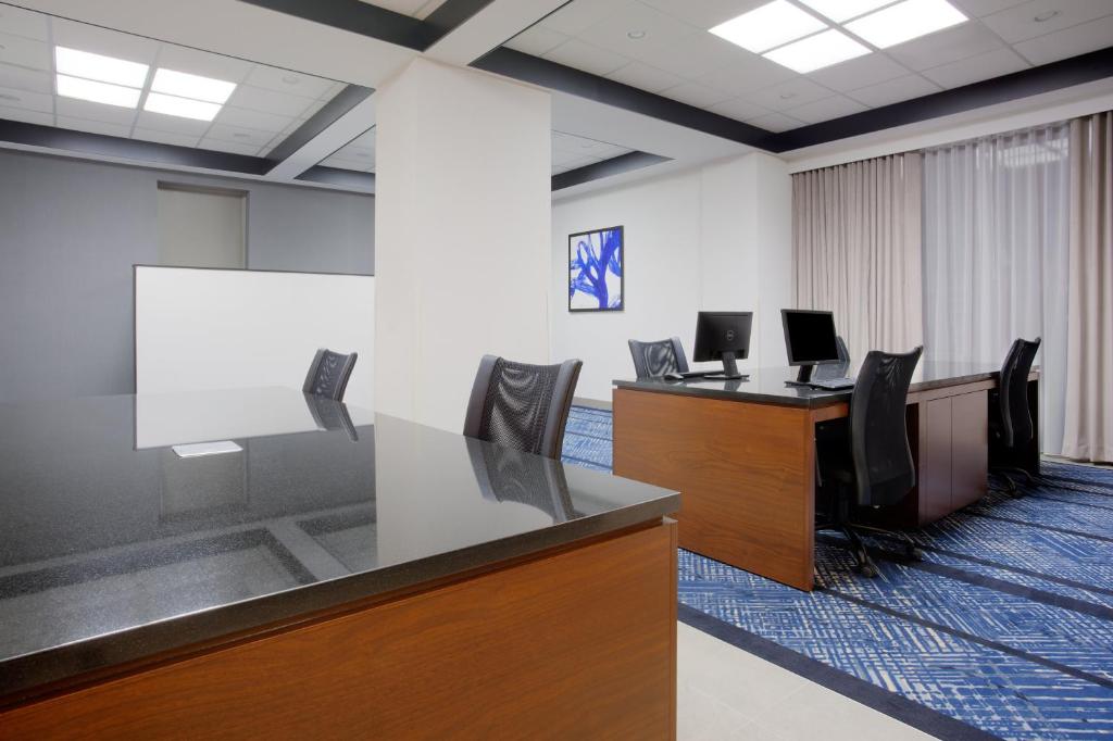 Holiday Inn Ottawa East, an IHG Hotel photo 3