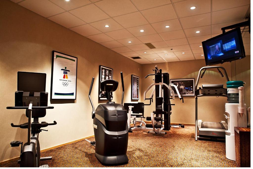 Holiday Inn Express & Suites Langley, an IHG Hotel photo 3