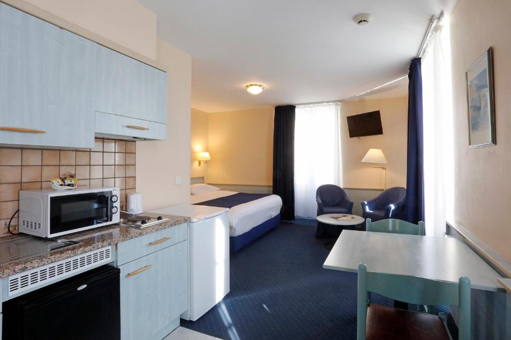 Одноместный (Улучшенный одноместный номер с мини-кухней), Hotel Montbrillant