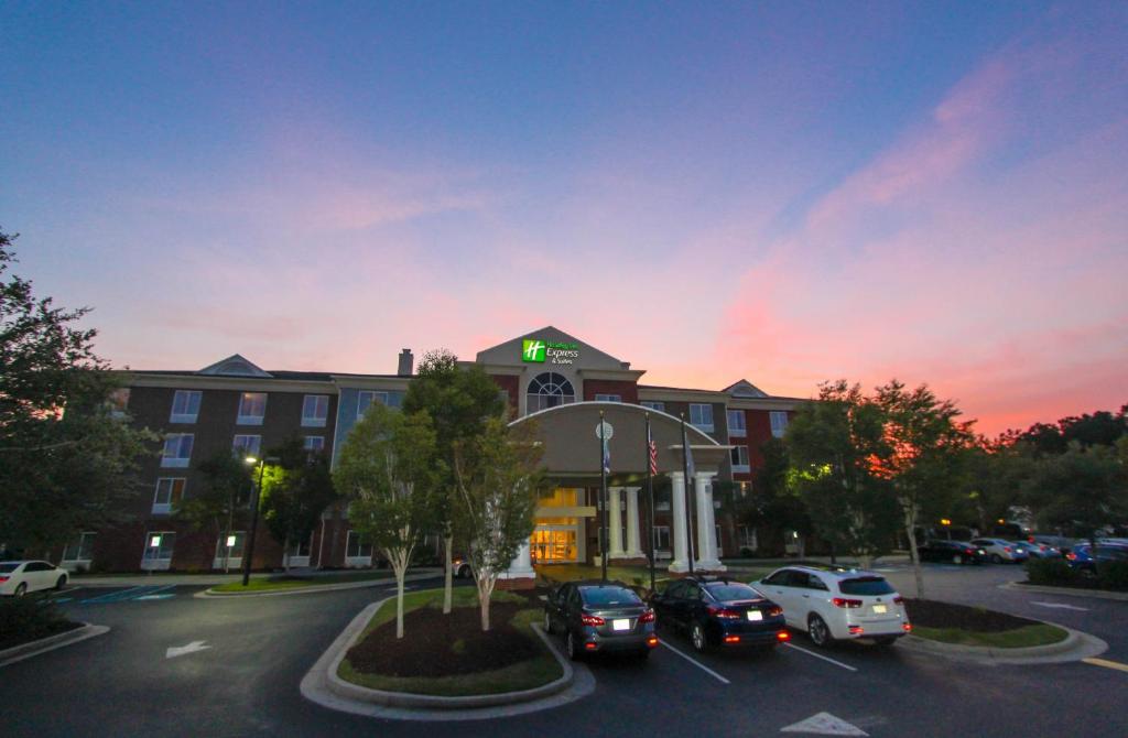 Holiday Inn Express Hotel & Suites Charleston-North, an IHG Hotel image