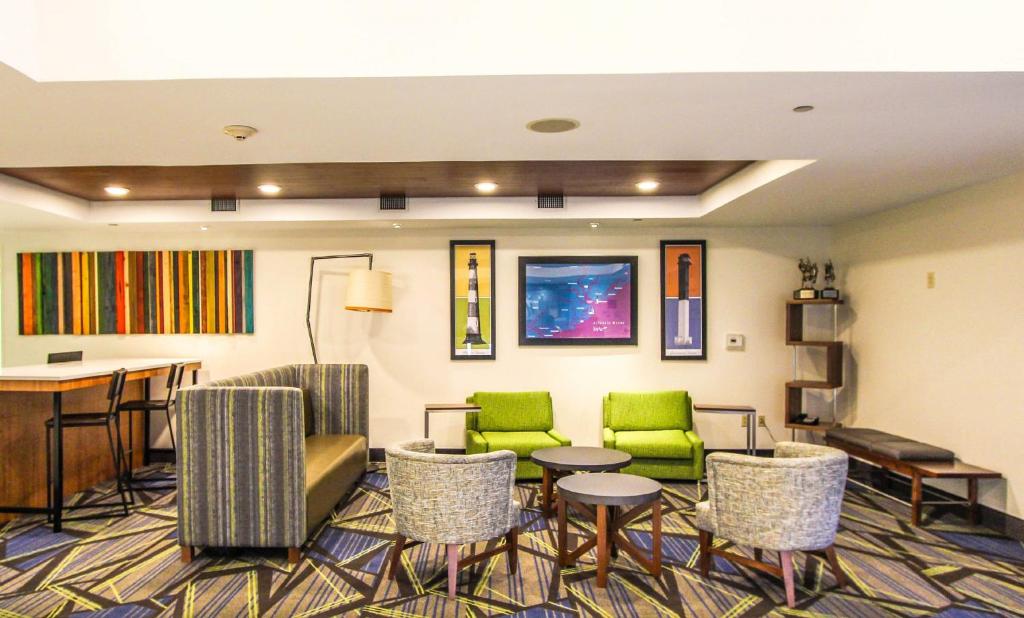 Holiday Inn Express Hotel & Suites Charleston - North, an IHG Hotel photo 1