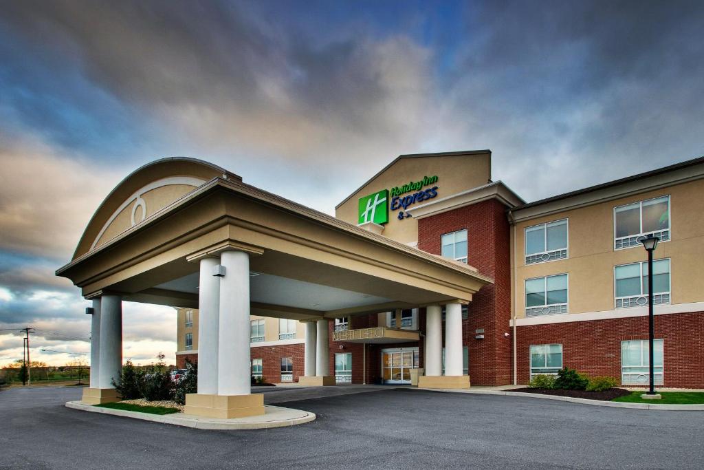 Holiday Inn Express & Suites Lancaster East - Strasburg, an IHG Hotel image