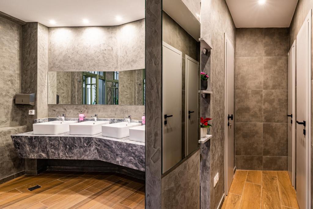 Номер (Кровать в общем 8-местном номере для мужчин и женщин), Athens Hub Hostel