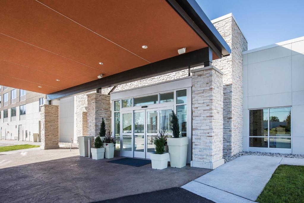 Holiday Inn Express & Suites Ludington, an IHG Hotel photo 3