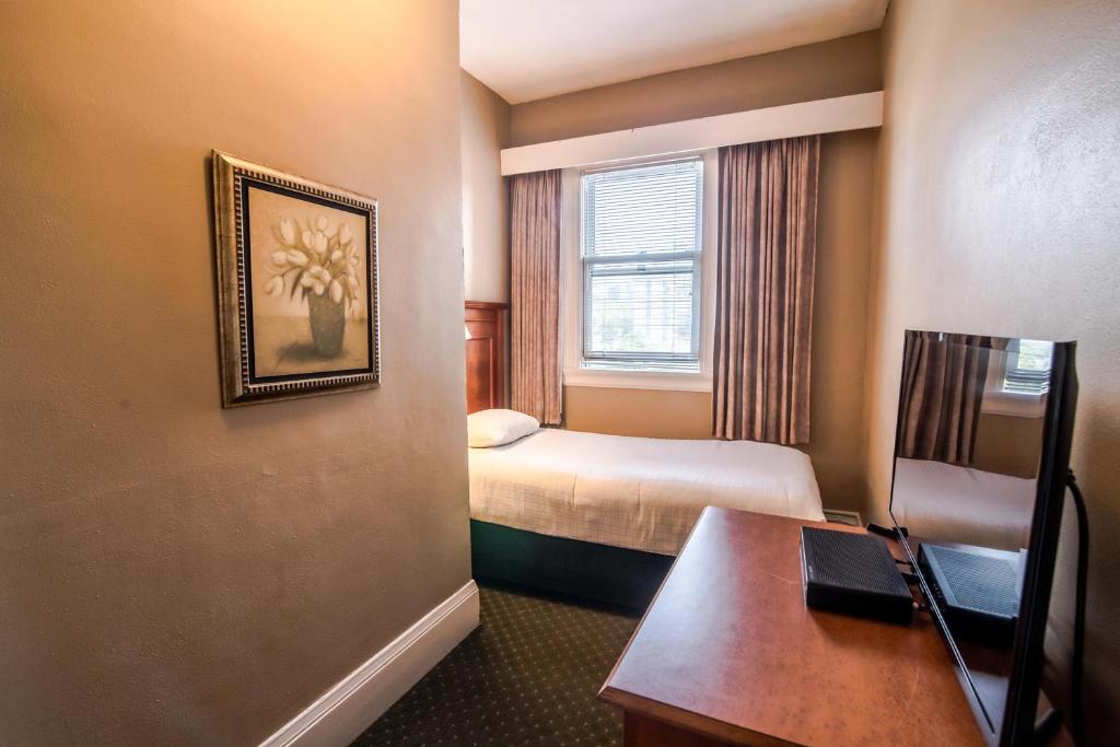 The Sylvia Hotel photo 2