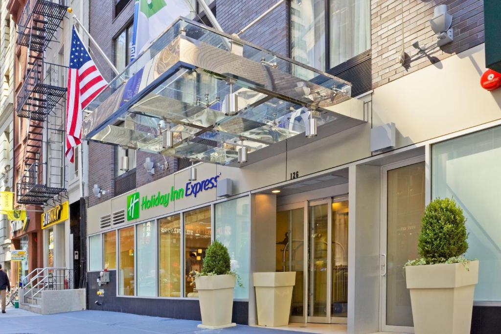 Holiday Inn Express New York City- Wall Street, an IHG Hotel image