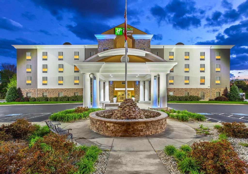 Holiday Inn Express & Suites Morristown, an IHG Hotel image