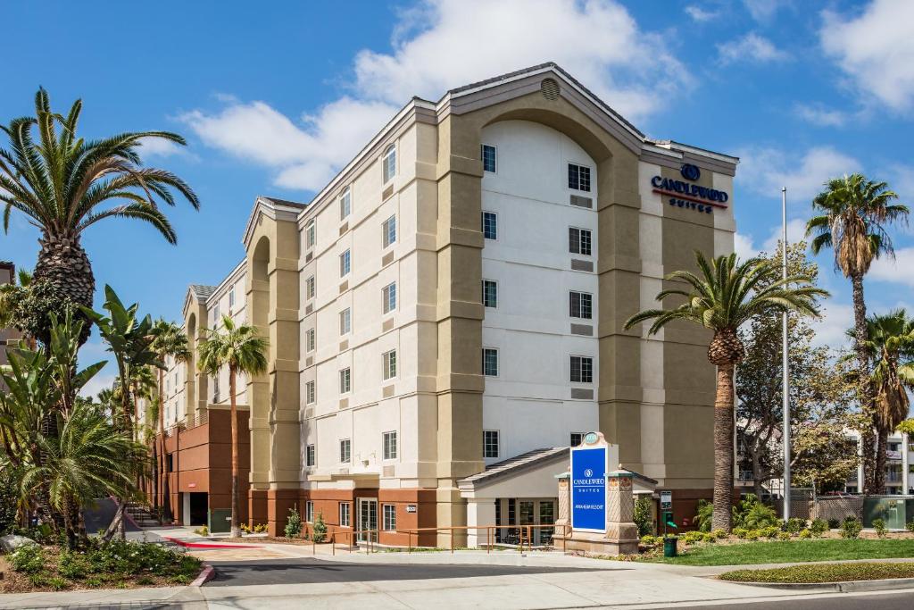 Candlewood Suites Anaheim - Resort Area, an IHG Hotel image
